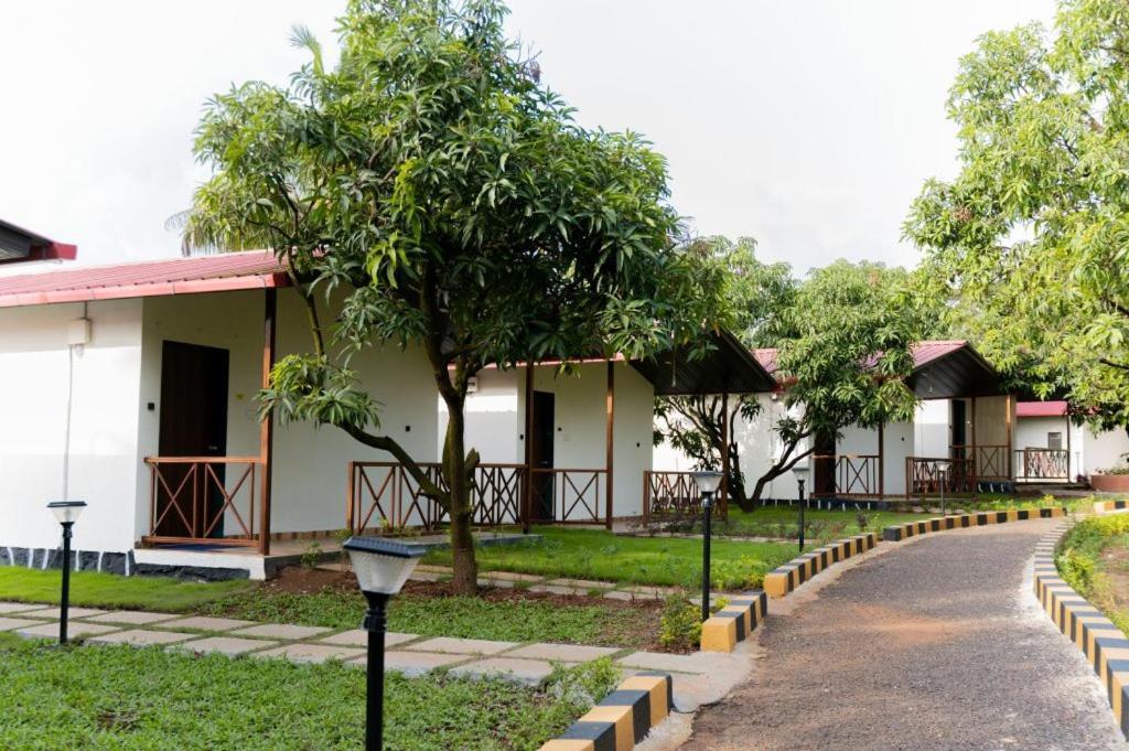 Hotel Mangozzz Magical World Panvel Exterior foto