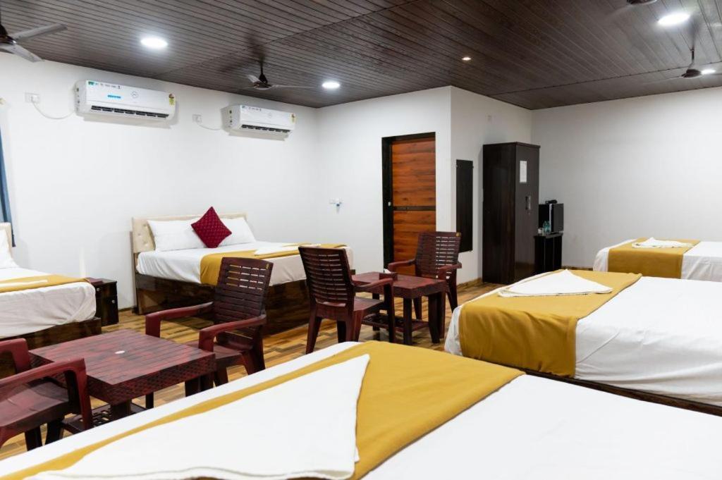 Hotel Mangozzz Magical World Panvel Exterior foto