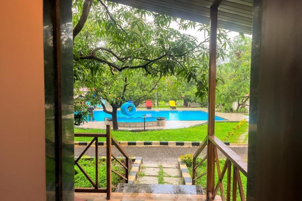 Hotel Mangozzz Magical World Panvel Exterior foto
