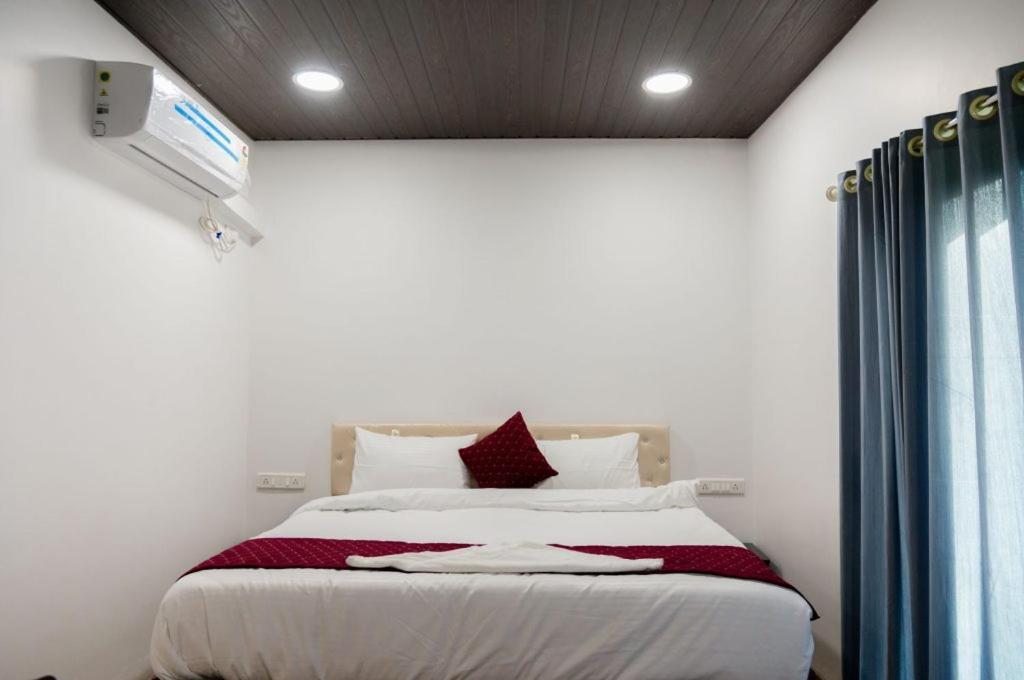 Hotel Mangozzz Magical World Panvel Exterior foto