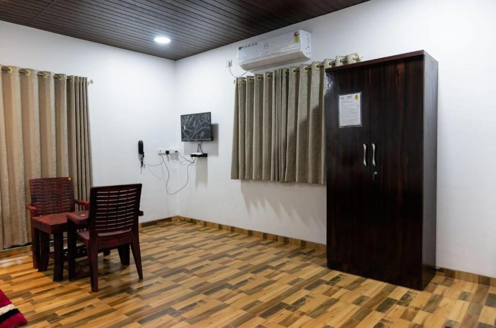Hotel Mangozzz Magical World Panvel Exterior foto